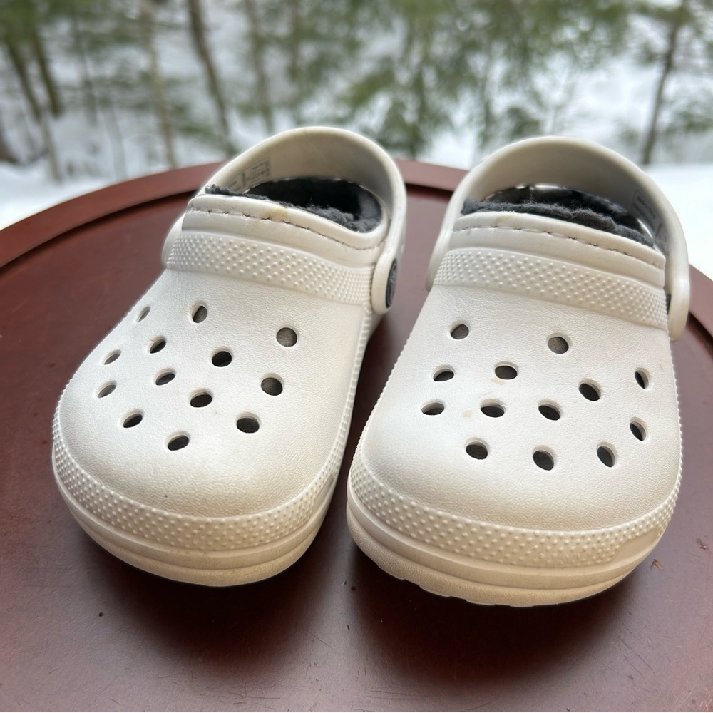 White Fleece-Lined Crocs | Toddler Size 7 | Spring Clogs | Cozy Slip On Shoes - Picture 10 of 10